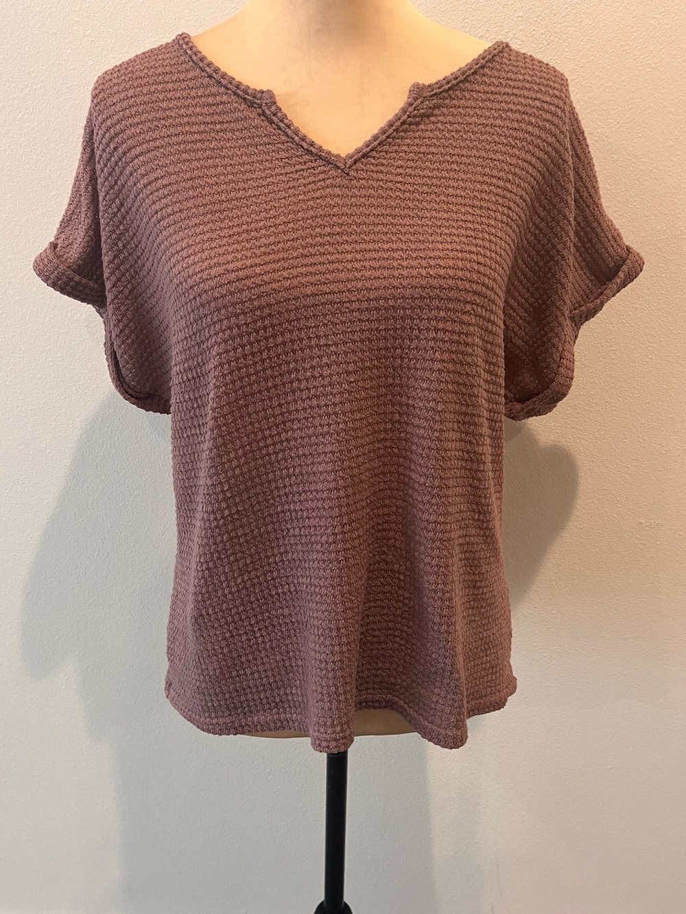 Relaxed V-Neck Waffle Knit Top - Mauve